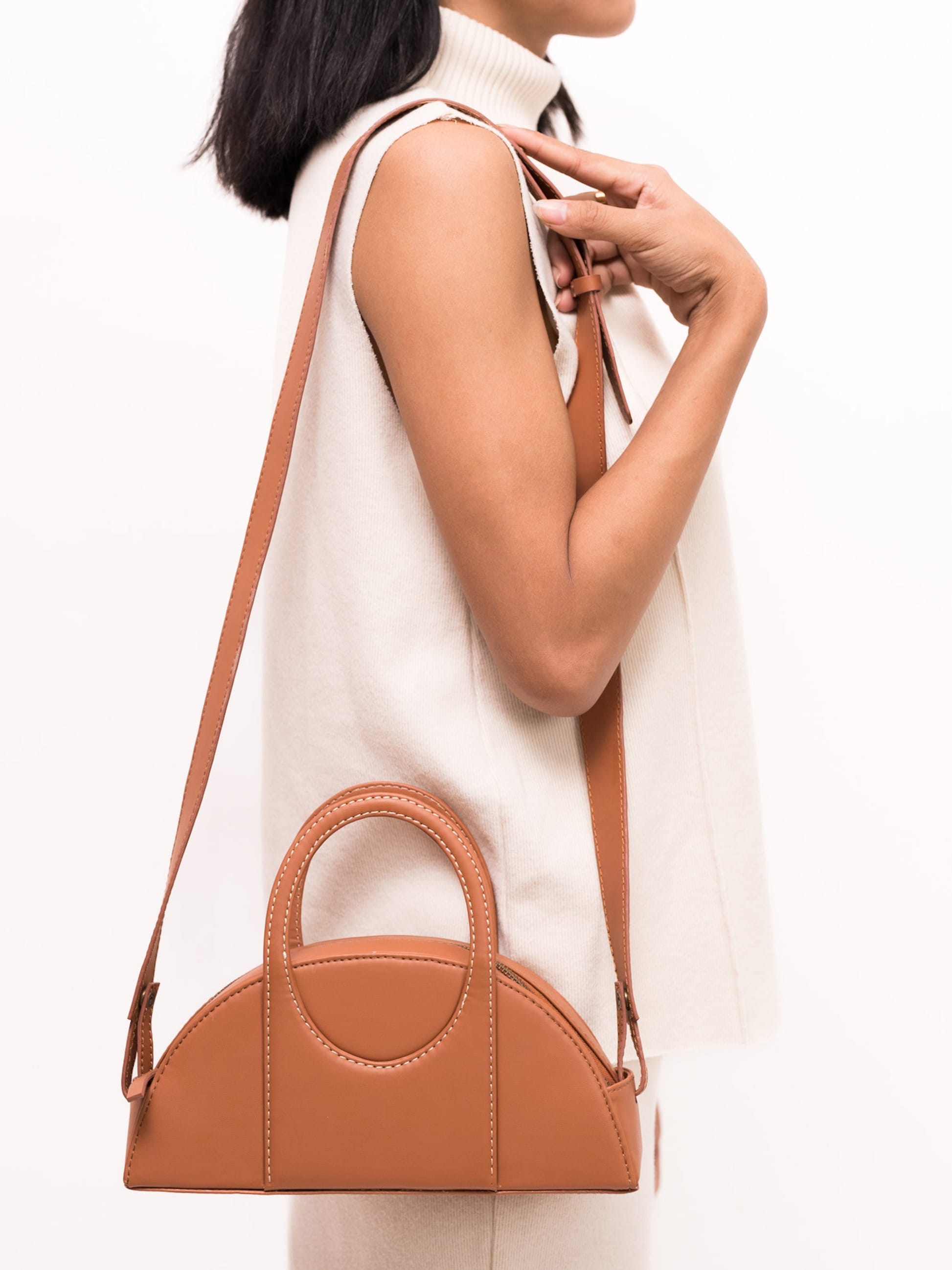Tann OOO Sling Bag